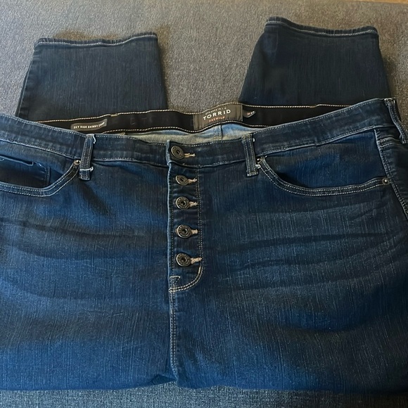 Torrid Sky High Skinny Crop Jean - Picture 1 of 4